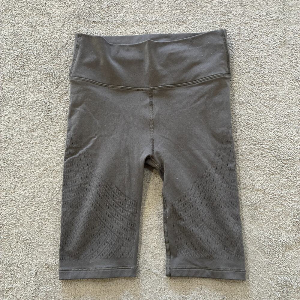 Lululemon Reveal Grey Seamless Training Digi Rain High Rise Shorts Womens Size 6